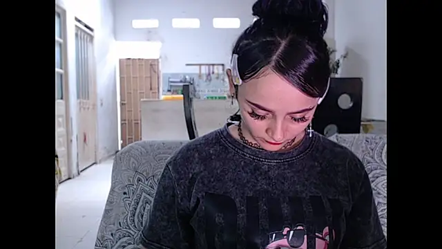 kitty22  online show from April 2026 03:21:01 PM