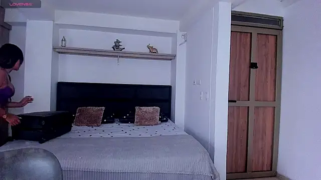 AbrilStivenson  online show from September 2025 02:52:01 PM