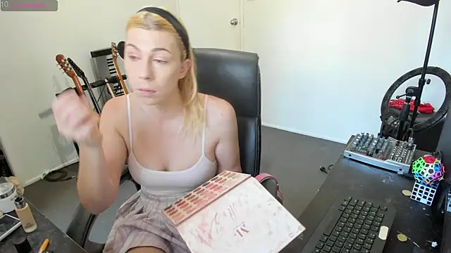 Snapshot of Ts-lucy-lux chatting on October 2025 09:34:02 PM Ts-lucy-lux online show from October 2025 09:34:02 PM