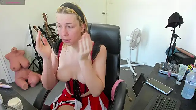 Snapshot of Ts-lucy-lux chatting on November 2025 09:04:01 PM Ts-lucy-lux online show from November 2025 09:04:01 PM