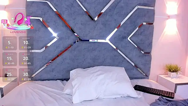 Snapshot of LucciaPorter chatting on November 2025 09:59:01 PM LucciaPorter online show from November 2025 09:59:01 PM