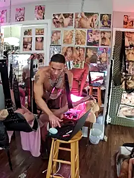 luvs2cumm69 online show from December 2024 06:57:02 PM