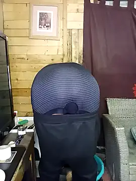 Snapshot of Ngamla123 chatting on November 2025 02:06:02 PM Ngamla123 online show from November 2025 02:06:02 PM