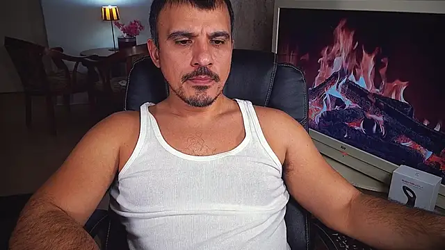 officeman7 online show from December 2024 04:51:02 PM