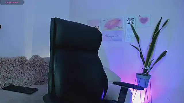 ChloeHarper  online show from February 2025 12:36:01 PM