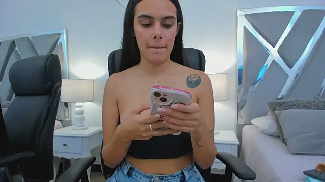 ChloeHarper  online show from March 2025 03:27:01 PM