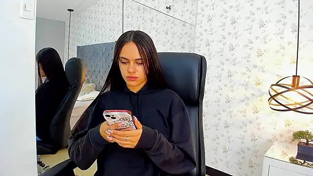 ChloeHarper  online show from September 2025 12:38:01 PM