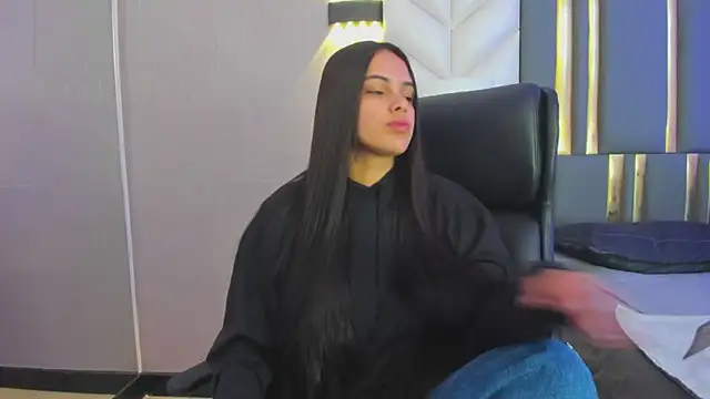 ChloeHarper  online show from April 2026 11:34:01 AM