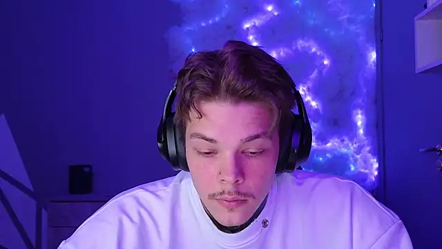 Snapshot of DENIS_HERE chatting on December 2024 07:38:02 PM DENIS HERE online show from December 2024 07:38:02 PM