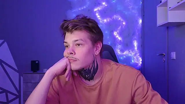 Snapshot of DENIS_HERE chatting on December 2024 09:40:01 PM DENIS HERE online show from December 2024 09:40:01 PM