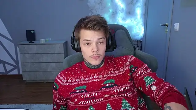 Snapshot of DENIS_HERE chatting on December 2024 03:09:02 PM DENIS HERE online show from December 2024 03:09:02 PM