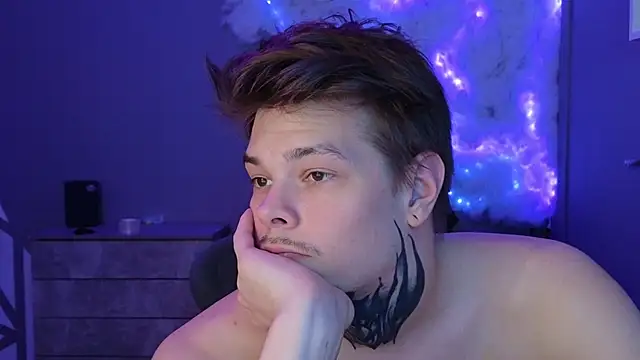 Snapshot of DENIS_HERE chatting on December 2024 09:17:02 PM DENIS HERE online show from December 2024 09:17:02 PM