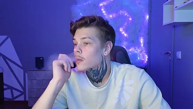 Snapshot of DENIS_HERE chatting on January 2025 01:37:02 PM DENIS HERE online show from January 2025 01:37:02 PM