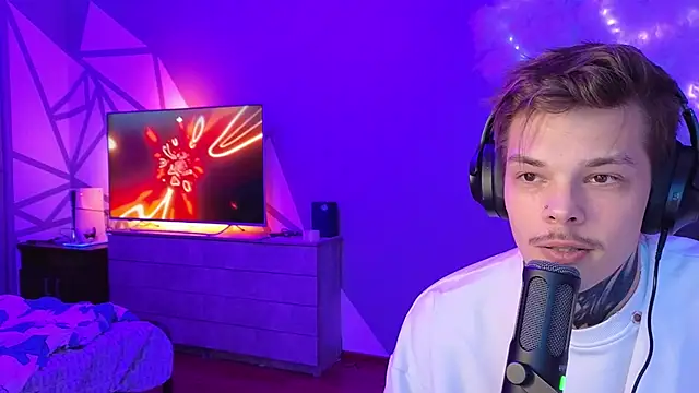 Snapshot of DENIS_HERE chatting on January 2025 07:43:01 PM DENIS HERE online show from January 2025 07:43:01 PM