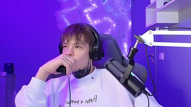 Snapshot of DENIS_HERE chatting on January 2025 05:21:02 AM DENIS HERE online show from January 2025 05:21:02 AM