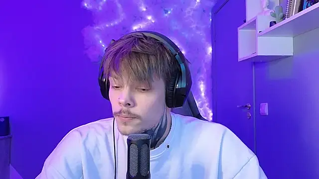 Snapshot of DENIS_HERE chatting on January 2025 06:10:01 AM DENIS HERE online show from January 2025 06:10:01 AM