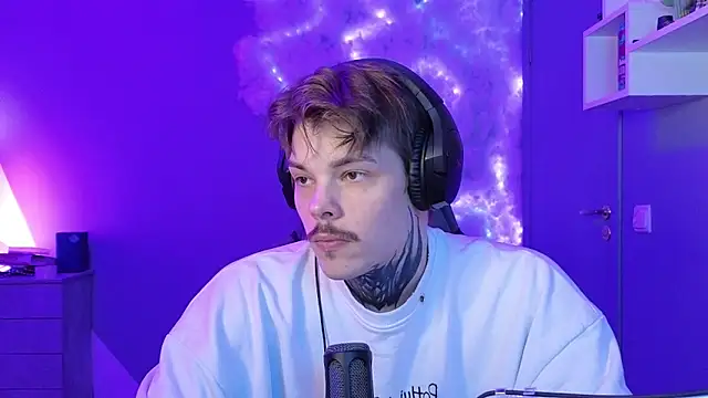 Snapshot of DENIS_HERE chatting on January 2025 11:10:01 PM DENIS HERE online show from January 2025 11:10:01 PM