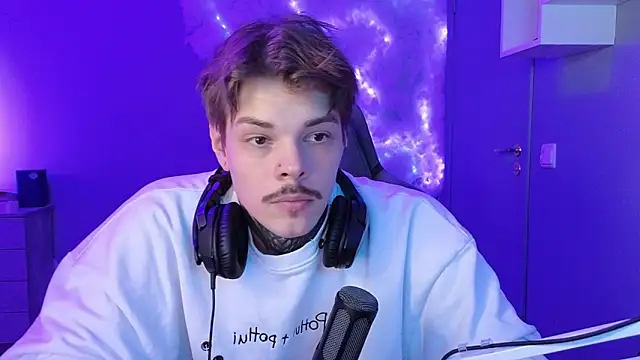 Snapshot of DENIS_HERE chatting on January 2025 02:12:02 AM DENIS HERE online show from January 2025 02:12:02 AM