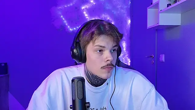 Snapshot of DENIS_HERE chatting on January 2025 11:15:02 AM DENIS HERE online show from January 2025 11:15:02 AM