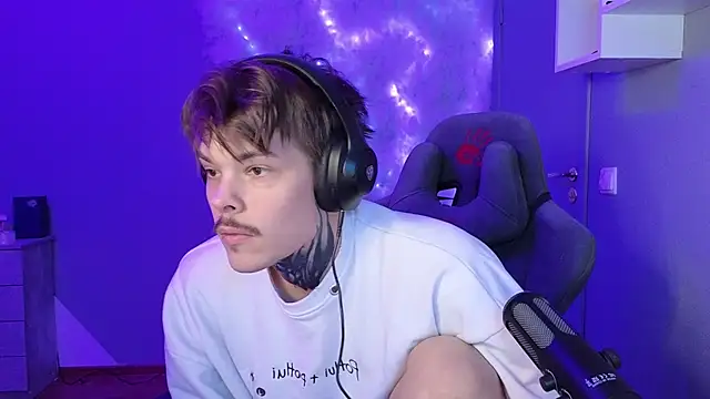 Snapshot of DENIS_HERE chatting on January 2025 04:48:02 AM DENIS HERE online show from January 2025 04:48:02 AM