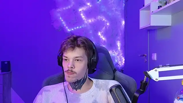 Snapshot of DENIS_HERE chatting on January 2025 02:31:02 PM DENIS HERE online show from January 2025 02:31:02 PM