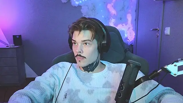 Snapshot of DENIS_HERE chatting on January 2025 05:28:02 PM DENIS HERE online show from January 2025 05:28:02 PM