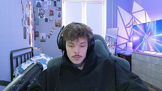 Snapshot of DENIS_HERE chatting on February 2025 01:16:02 PM DENIS HERE online show from February 2025 01:16:02 PM