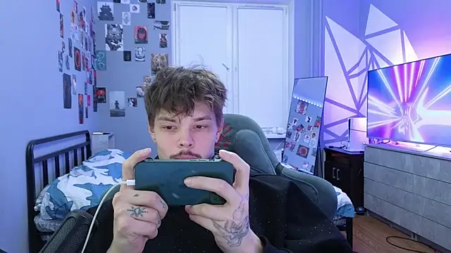 Snapshot of DENIS_HERE chatting on February 2025 04:18:02 PM DENIS HERE online show from February 2025 04:18:02 PM