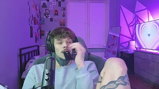 Snapshot of DENIS_HERE chatting on February 2025 11:45:01 PM DENIS HERE online show from February 2025 11:45:01 PM