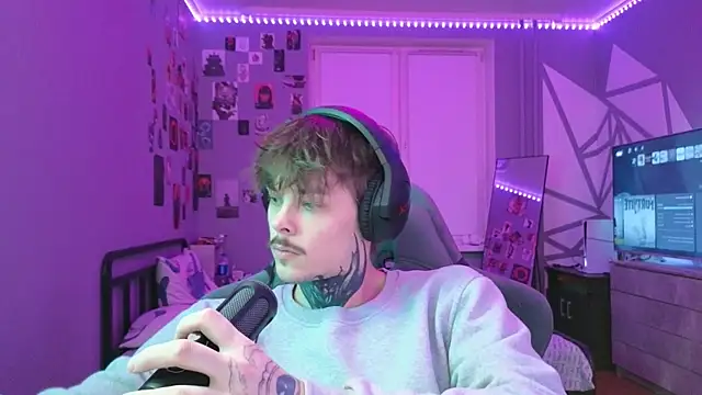 Snapshot of DENIS_HERE chatting on February 2025 05:07:01 PM DENIS HERE online show from February 2025 05:07:01 PM