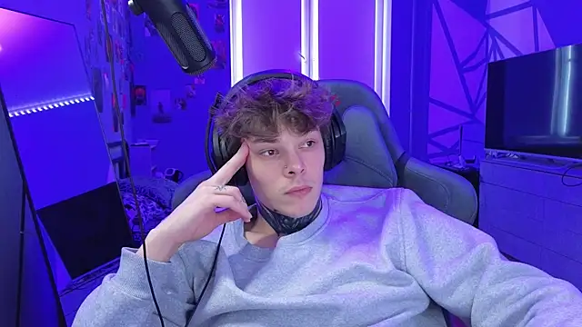 Snapshot of DENIS_HERE chatting on February 2025 12:01:02 PM DENIS HERE online show from February 2025 12:01:02 PM