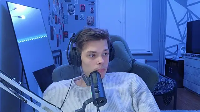 Snapshot of DENIS_HERE chatting on March 2025 08:31:02 PM DENIS HERE online show from March 2025 08:31:02 PM