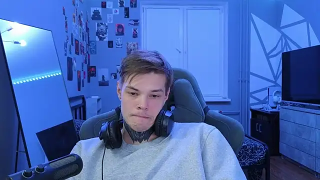 Snapshot of DENIS_HERE chatting on March 2025 11:37:01 PM DENIS HERE online show from March 2025 11:37:01 PM