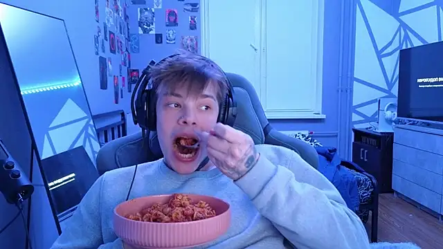 Snapshot of DENIS_HERE chatting on March 2025 05:29:01 PM DENIS HERE online show from March 2025 05:29:01 PM