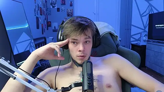 Snapshot of DENIS_HERE chatting on March 2025 08:32:02 PM DENIS HERE online show from March 2025 08:32:02 PM