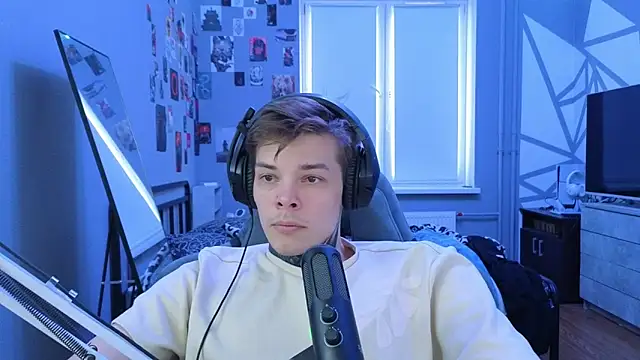 Snapshot of DENIS_HERE chatting on March 2025 09:56:01 AM DENIS HERE online show from March 2025 09:56:01 AM