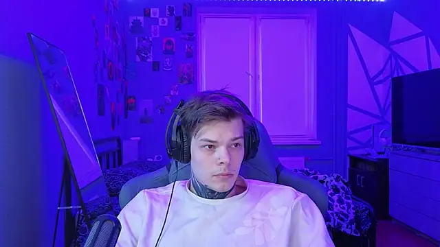 Snapshot of DENIS_HERE chatting on March 2025 03:23:02 PM DENIS HERE online show from March 2025 03:23:02 PM