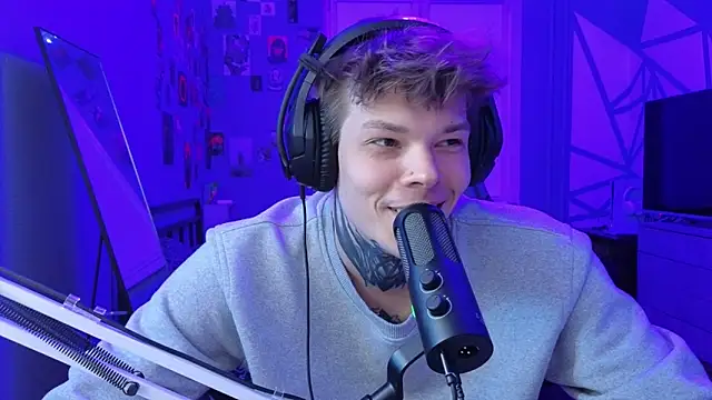 Snapshot of DENIS_HERE chatting on March 2025 03:39:01 PM DENIS HERE online show from March 2025 03:39:01 PM