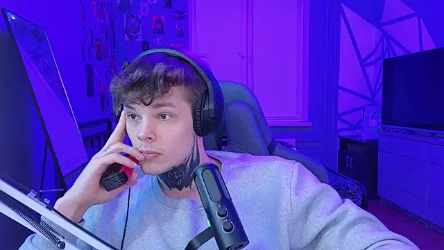 Snapshot of DENIS_HERE chatting on March 2025 07:27:01 PM DENIS HERE online show from March 2025 07:27:01 PM