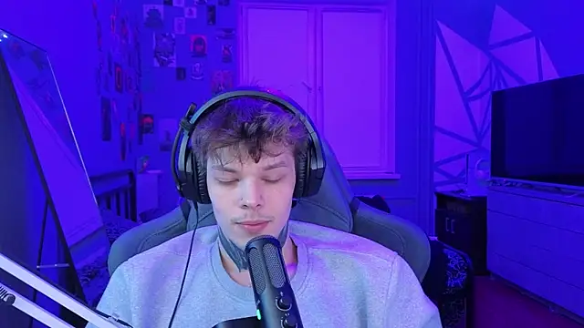 Snapshot of DENIS_HERE chatting on March 2025 11:06:01 PM DENIS HERE online show from March 2025 11:06:01 PM