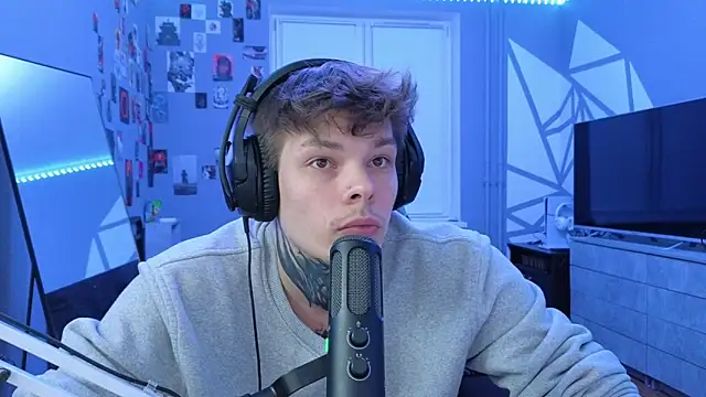 Snapshot of DENIS_HERE chatting on March 2025 02:10:02 AM DENIS HERE online show from March 2025 02:10:02 AM