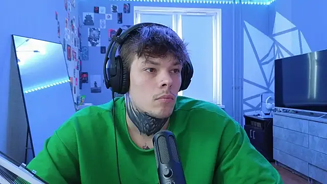 Snapshot of DENIS_HERE chatting on March 2025 12:01:02 PM DENIS HERE online show from March 2025 12:01:02 PM