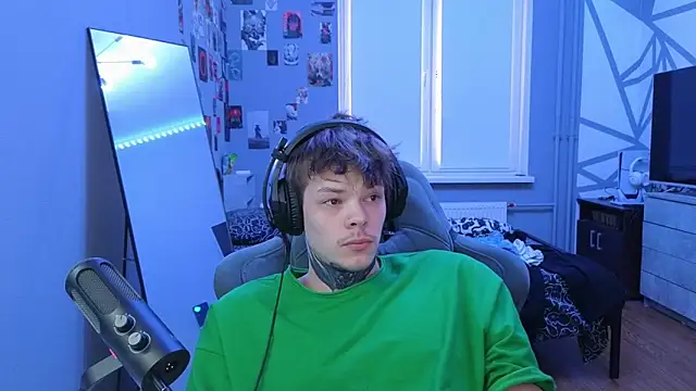 Snapshot of DENIS_HERE chatting on March 2025 03:51:02 PM DENIS HERE online show from March 2025 03:51:02 PM