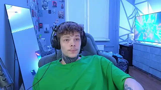 Snapshot of DENIS_HERE chatting on March 2025 03:36:02 PM DENIS HERE online show from March 2025 03:36:02 PM