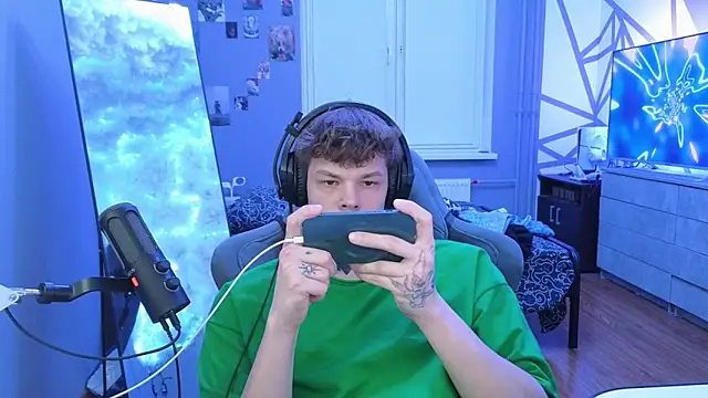 Snapshot of DENIS_HERE chatting on March 2025 06:42:01 PM DENIS HERE online show from March 2025 06:42:01 PM