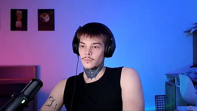 Snapshot of DENIS_HERE chatting on November 2025 06:06:02 PM DENIS HERE online show from November 2025 06:06:02 PM