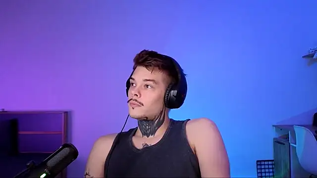 Snapshot of DENIS_HERE chatting on November 2025 04:17:01 PM DENIS HERE online show from November 2025 04:17:01 PM