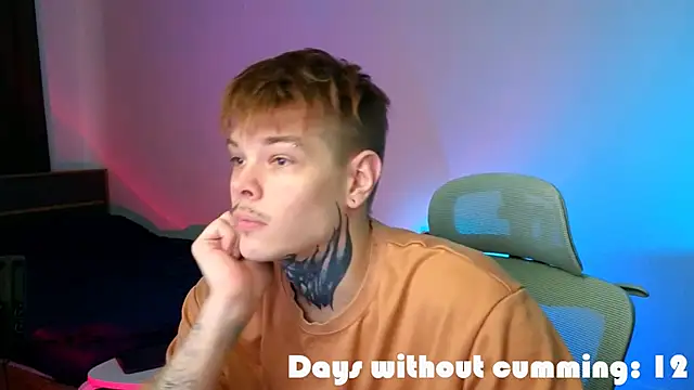 Snapshot of DENIS_HERE chatting on February 2026 01:15:01 PM DENIS HERE online show from February 2026 01:15:01 PM