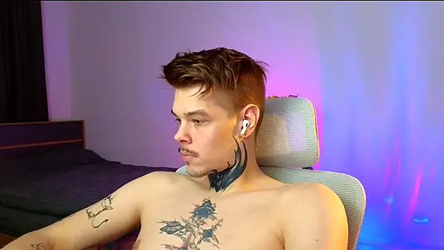 Snapshot of DENIS_HERE chatting on February 2026 05:08:01 PM DENIS HERE online show from February 2026 05:08:01 PM