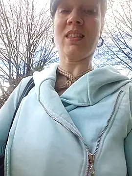 Exhibitionsplit online show from March 2025 01:04:01 PM